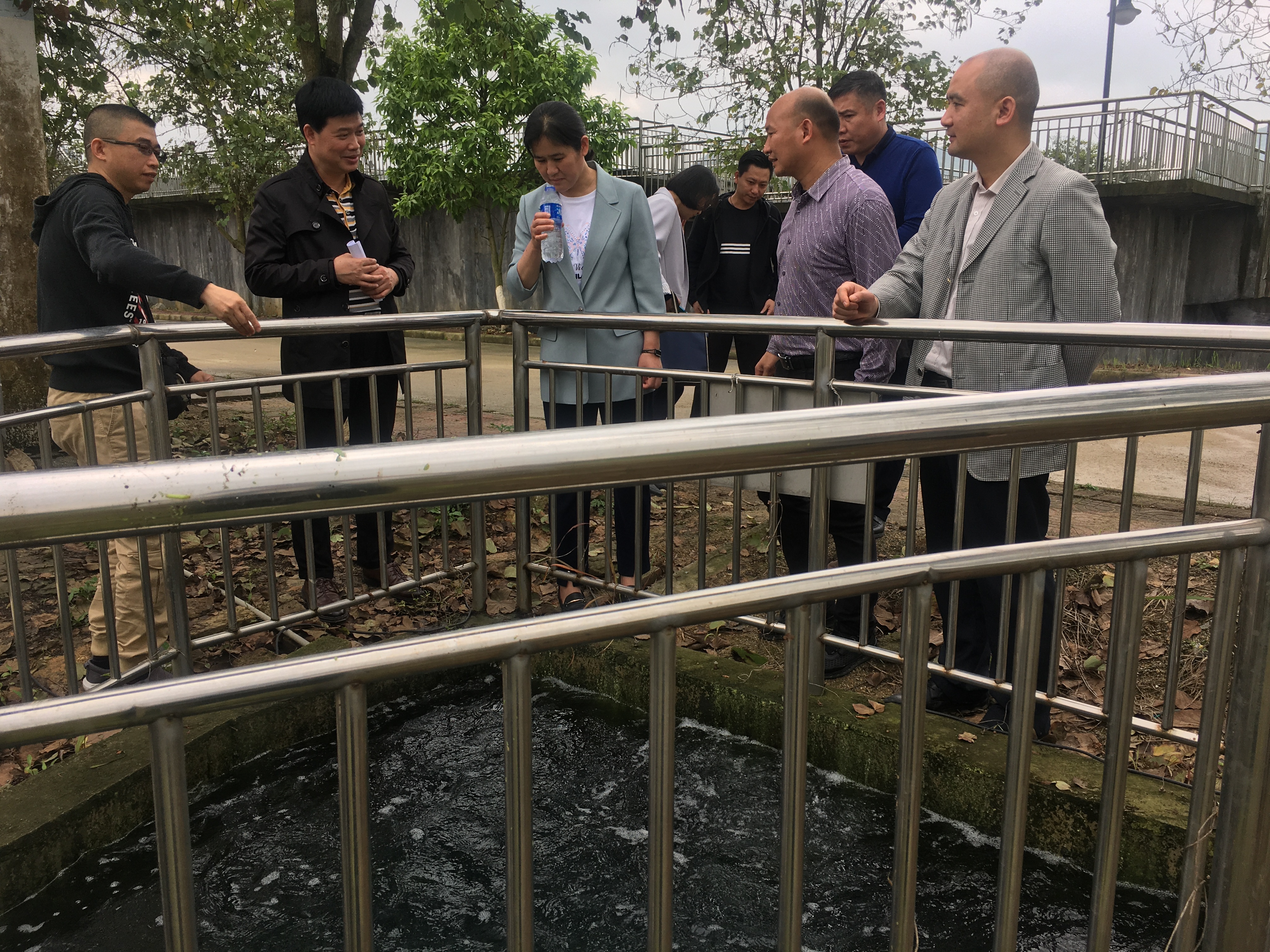 2021.4.21李建華書記到六塘片區(qū)污水處理廠調(diào)研運行情況(黃姍姍攝影)1.jpg